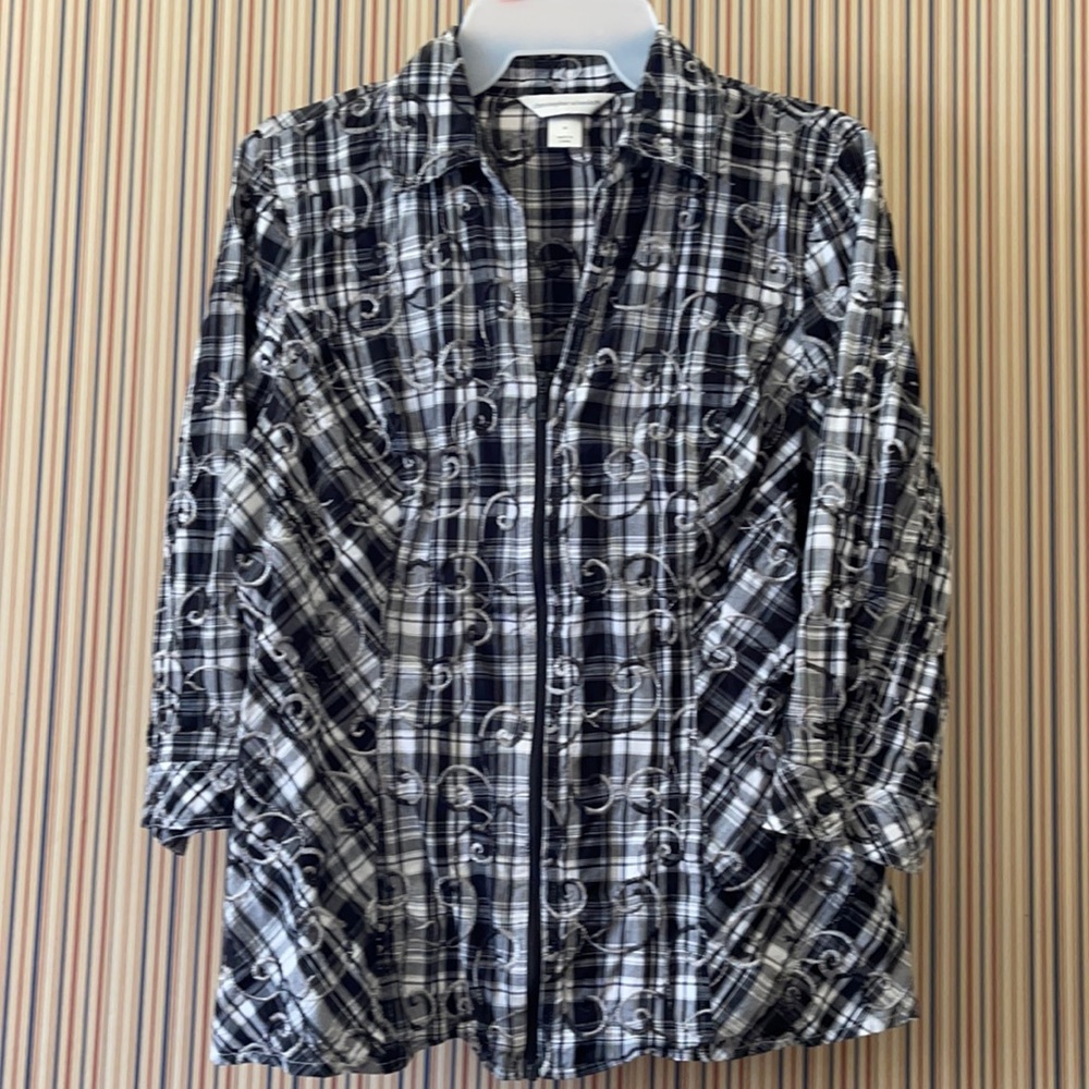Women’s top, zip front